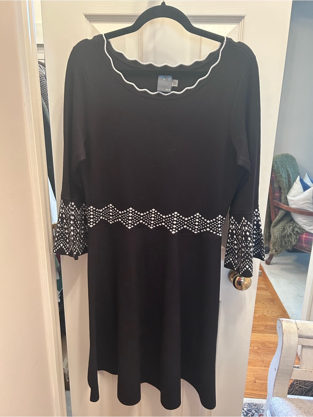 Gabbye Skye Black w/White Detail Sweater Dress. Size XL